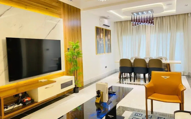 Sujimoto AveMontaigne BananaIsland Ikoyi