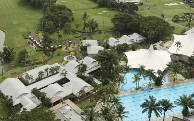 Padang Golf Modern