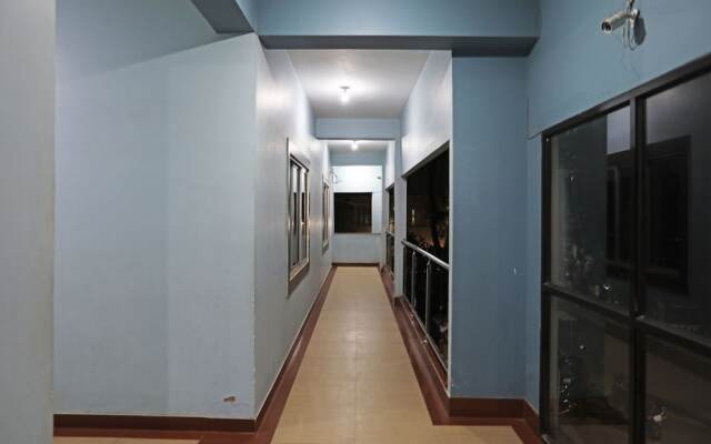 OYO 16821 Hotel Senapati Palace