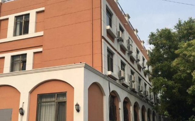 Super 8 Hotel by Wyndham Qianmen CaiShiKou Subway Station