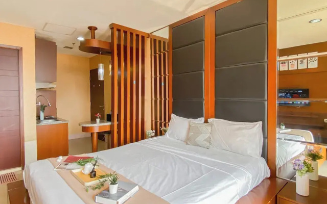 Warm Wood Accents Studio At Mangga Dua Apartment