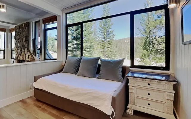Slopeside Condo with Tree View