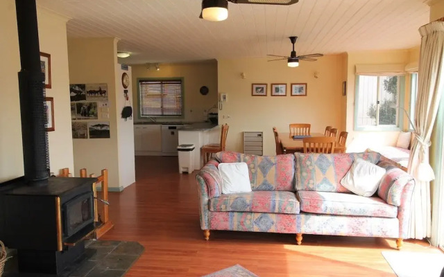 Tennerhof - Large Waterfront Home