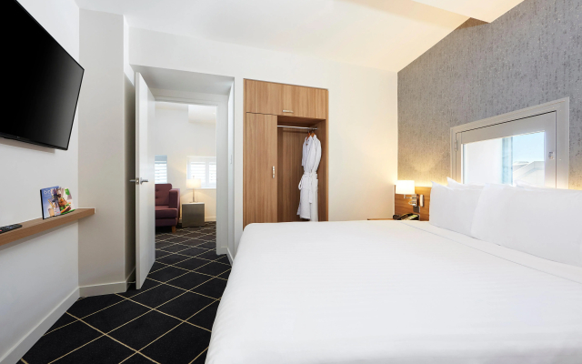 Furama Darling Harbour