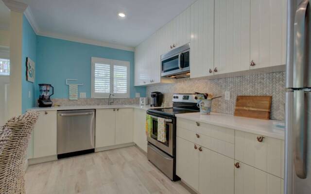 Lulu's Key House Leatherback 2/2 Downstairs