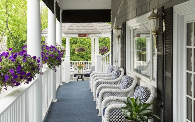 Chateau Inn and Suites