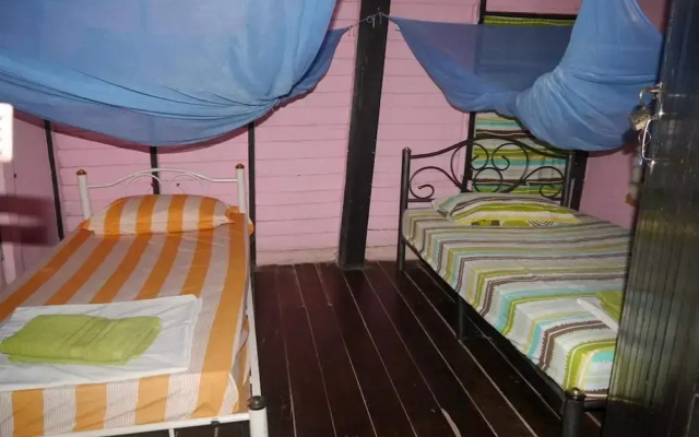 New Phiman Riverview Guesthouse - Hostel