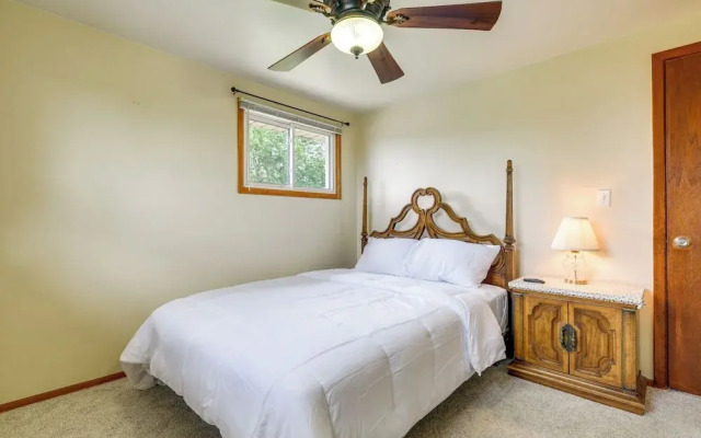 Central Apt in Cheektowaga w/ Private Deck!