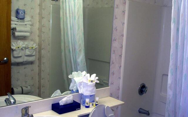 Hometown Inn & Suites Jacksonville - Butler Blvd./Southpoint