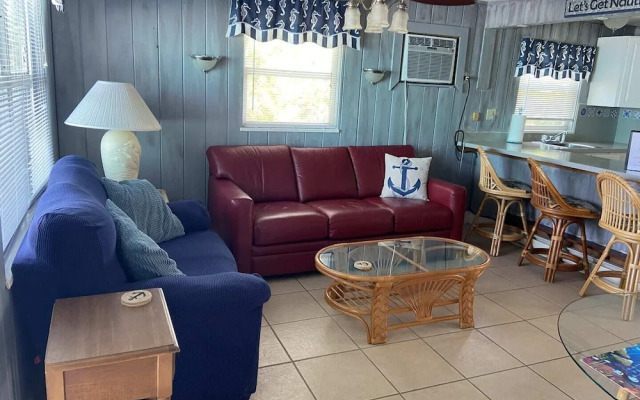 Holiday Court 18 - Holiday