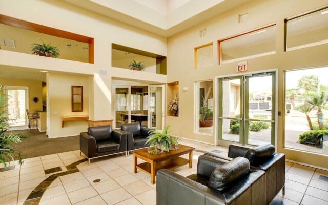 12 Mi to Old Town: Condo w/ Pool & Balcony!