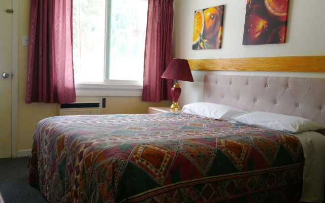 Boundary Creek Motel and RV Park