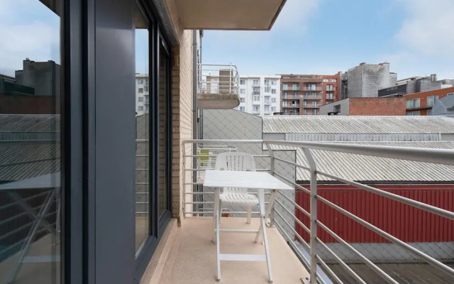 Comfy City Stay Near Sea