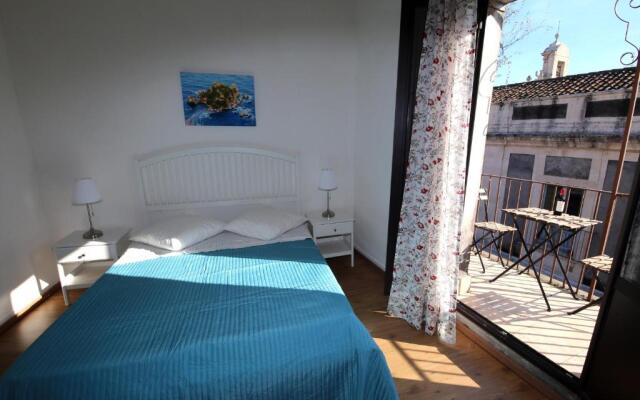 Piazza Universita Wonderful View