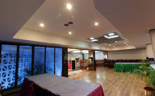 Hotel Parisutham