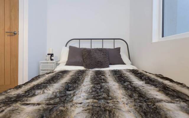 2 Bedroom Apartment near Clapham Common Sleeps 4