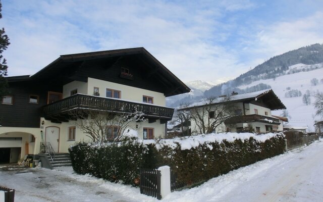 Spacious Apartment in Walchen Near Ski Area