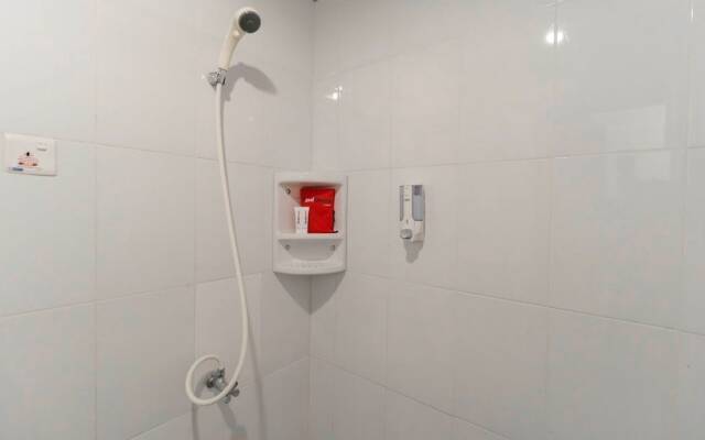 RedDoorz Plus near Ferry Terminal Batam Center