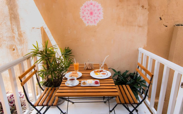 Mango House