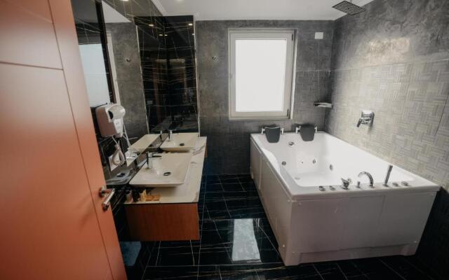 Martiness Hotel