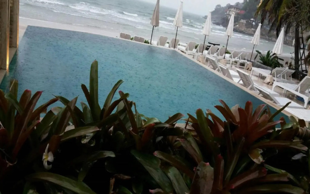Nern Chalet Beachfront Hotel