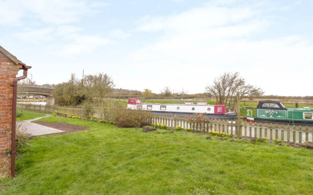 Wigrams Canalside Cottage