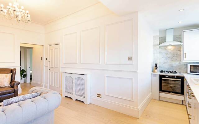 Stylish Apartment In Leafy Richmond