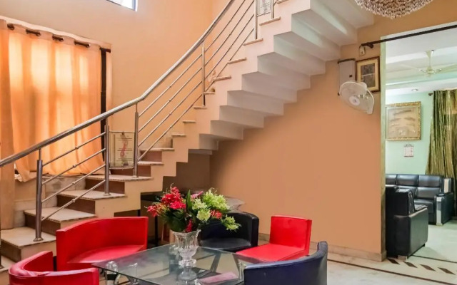 Lucky Guest House by OYO Rooms