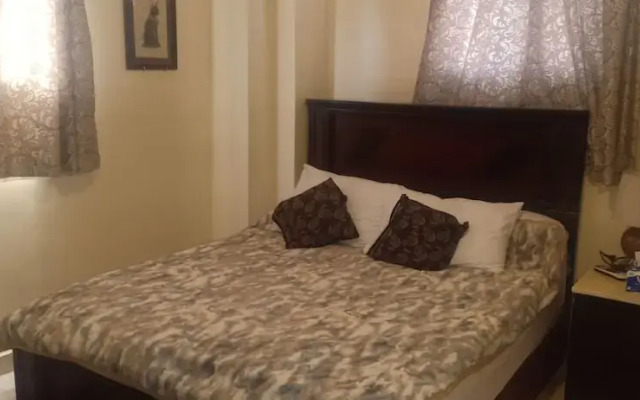 Pyramids Overlook Inn