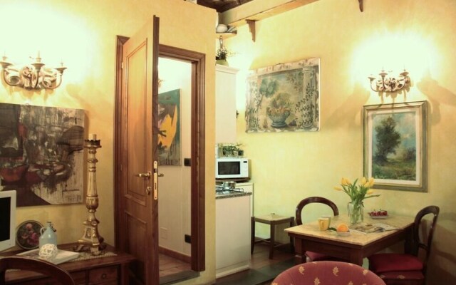 Casa del Vescovo Authentic 1600's apt with Stunning Garden and Rooftop