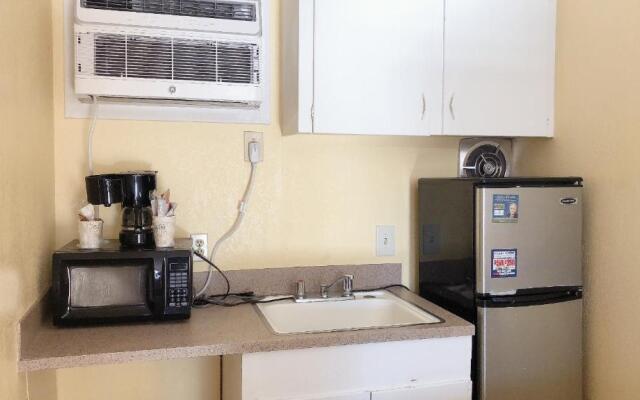 Royal Palace Inn & Suites