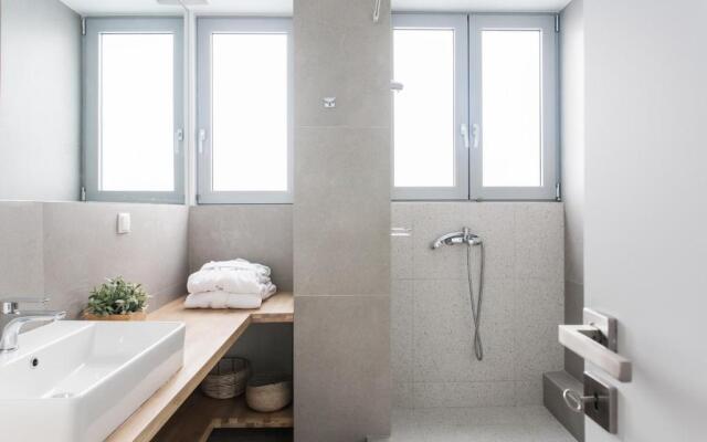 Stylish & perfectly located apartment, (Ermou st)