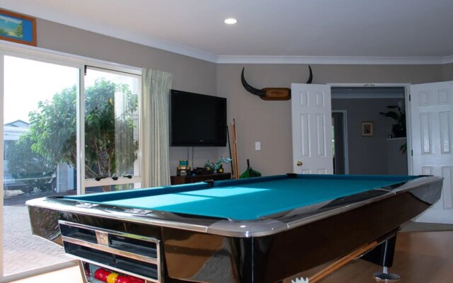 Grand 4 Bedroom Home With Balcony and Garden