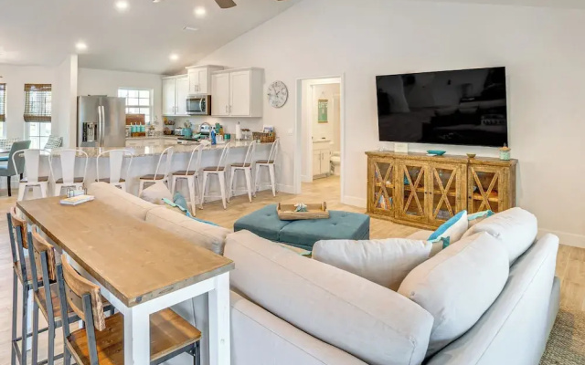 Golf Course-facing Poolside Oasis in Rotonda West!