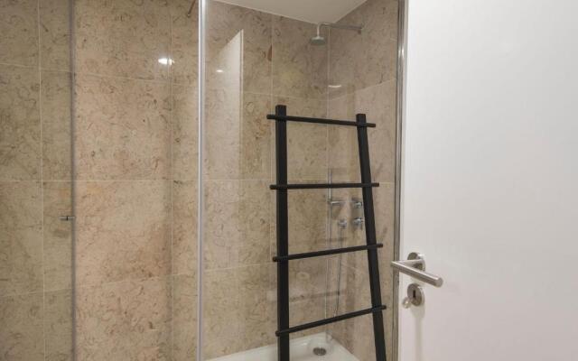 Lovelystay - Modern And Colourful Flat in the Heart of Graça