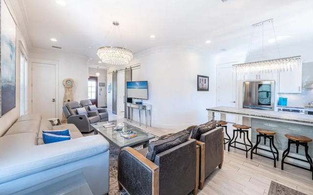Villa Lago 1945 - 4BR 4b.5a -