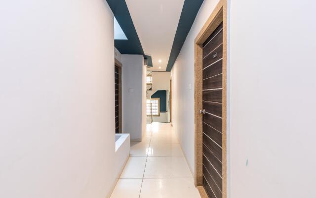 SilverKey Executive Stays 77177 Chikitsak Nagar