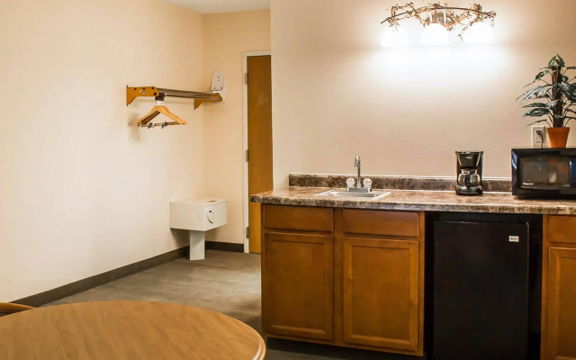 Quality Inn & Suites Bellville - Mansfield
