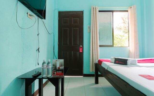 RedDoorz @ Dinagpan Street Coron