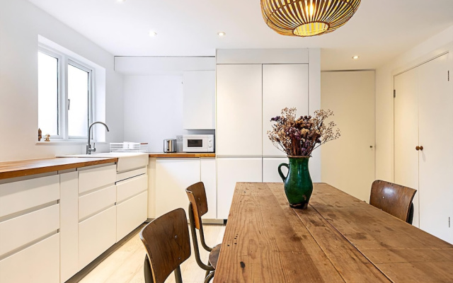 Tranquil 2 Bedroom Apartment in East London