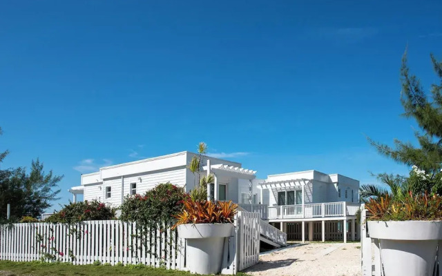 Secluded Luxury: New Beachfront Home With Pool