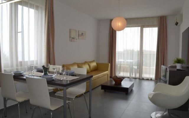 Green Life Pool View Apartment