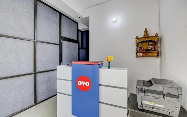 OYO Flagship 80478C Yadav Residency