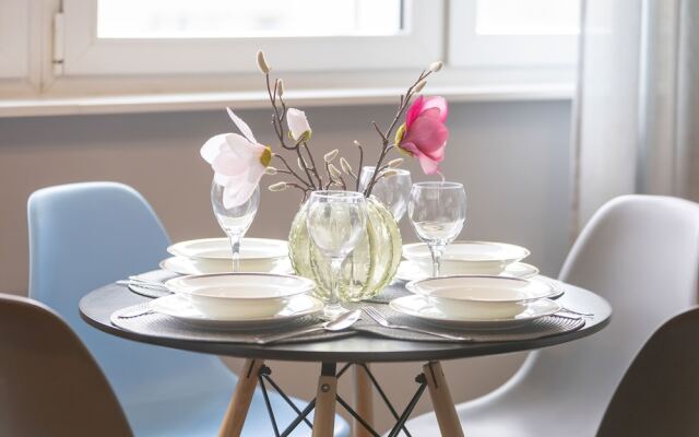 Unique Bright Apartment by Renters