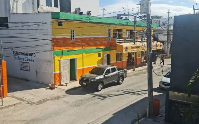 TJ Apartments, Calle 6, PDC