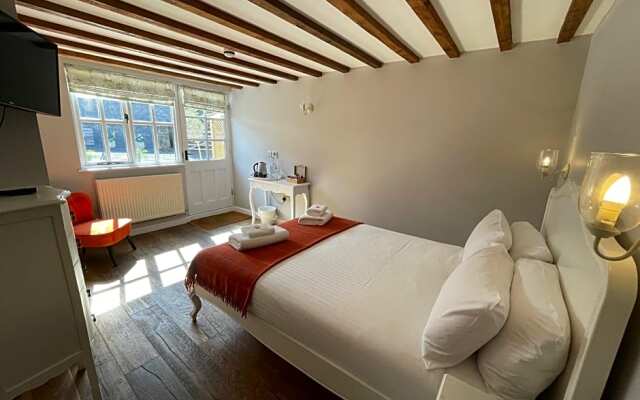 The Queen Matilda Country Inn & Rooms