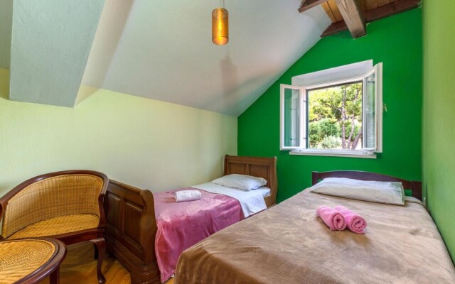 Amazing Home in Podstrana With Wifi and 4 Bedrooms