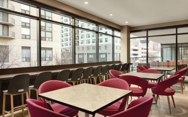 Home2 Suites by Hilton Chicago River North