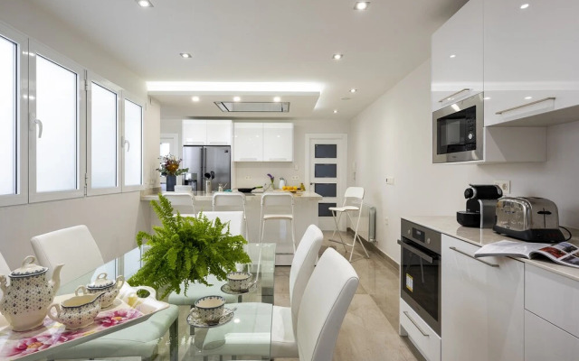 Beutiful & Spacious 3Bd Apartm in Prime Location. Recogidas