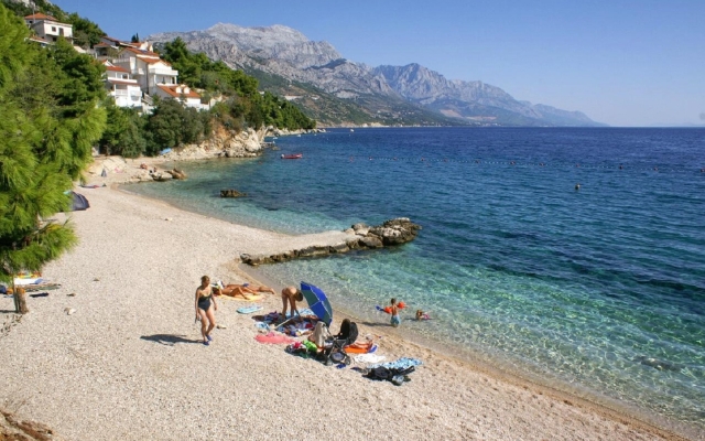 Apartment Niko - 50 m from pebble beach: A5 Prizemlje Pisak, Riviera Omis
